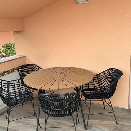 Marina Iv, Lägenhet *