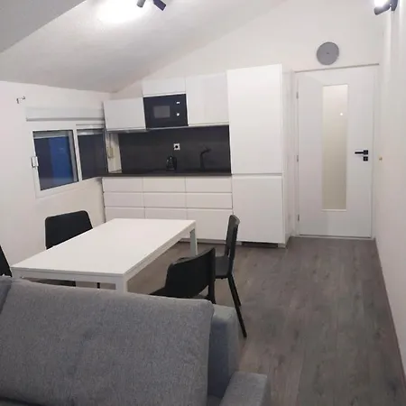 Marina Iv, Apartment *